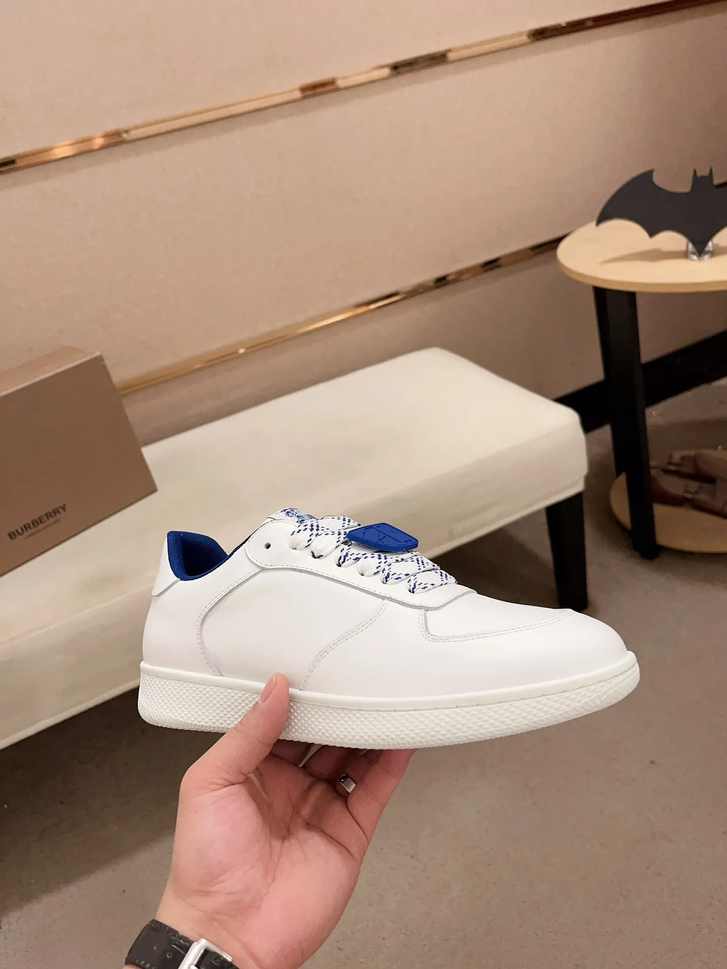 Men's shoes 💰: 560💰🇮🇹🇮🇹The counters are synchronized with Burberry's top purchasing agents🔍🔍Synchronized sales. Positive code number: 38-44. Italian imported cowhide, fully imported sheepskin lining, sole: original sole provided by the original factory, exclusive movable molded sole, super comfortable, original factory follow-up order, 🔍🔍high quality, you can enter and leave the counter at will, welcome to compare (45 yuan for customization, no return or exchange)